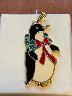 Wallace Silversmiths Christmas cookie, penguin ornament, pendant 2.25”